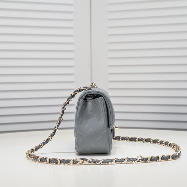 シャネルバッグ背面デザイン